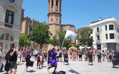Clara Palau al centre de la batucada de les Forques de Can Deu | Núria García
